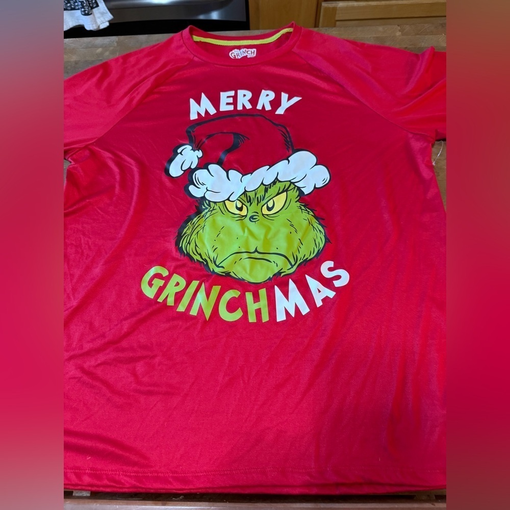 Dr. Seuss Merry Grinchmas Green Grinch on Red PJ Shirt Men’s Large